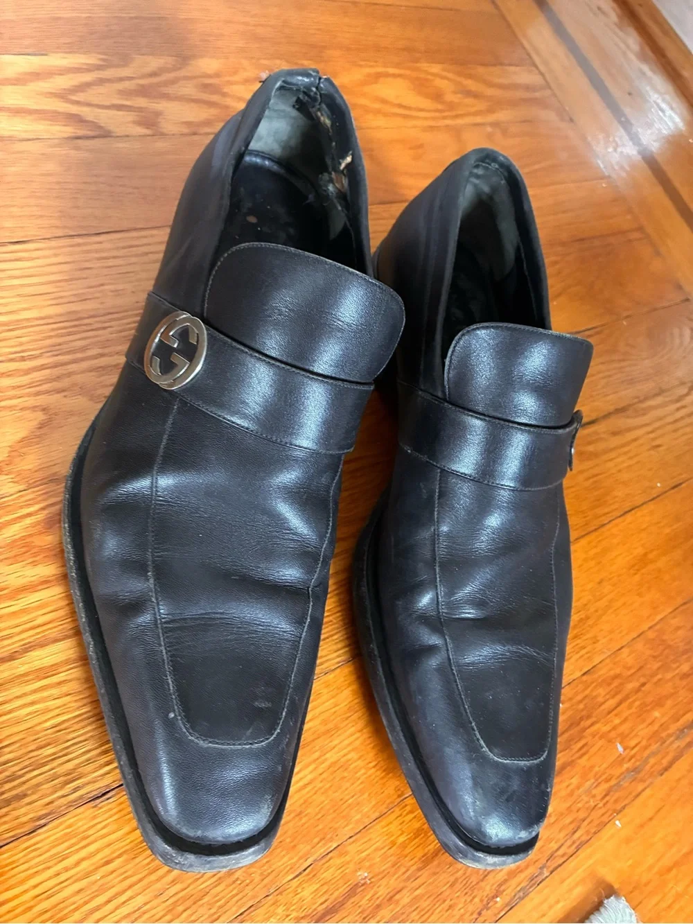 Gucci sleek black